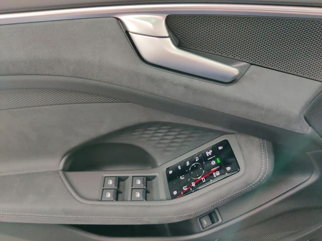 Audi A6 Avant Quattro S-Tronic