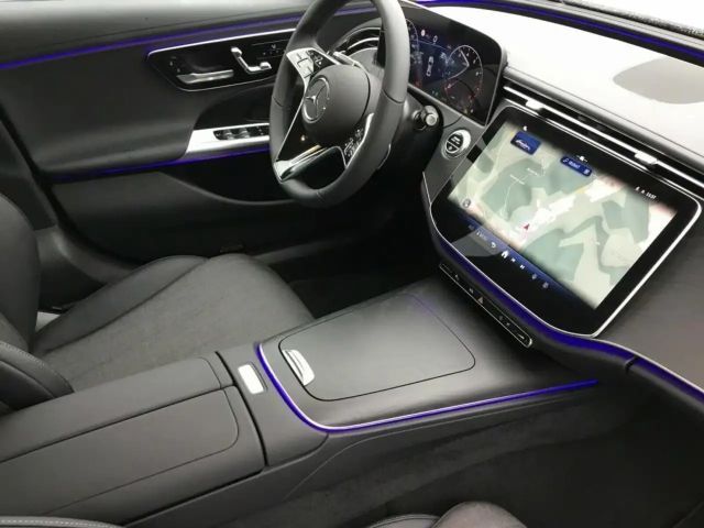 Mercedes-Benz E 200 Sedan