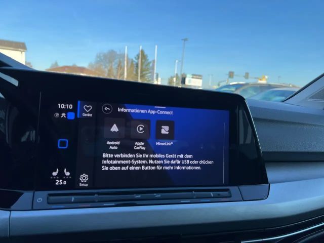 Volkswagen Golf Life Variant