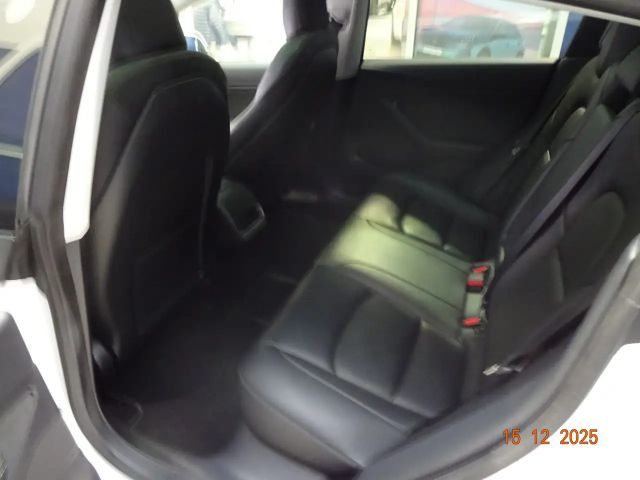 Tesla Model 3 AWD Performance