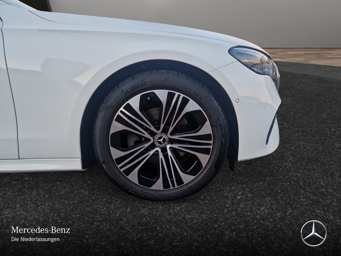 Mercedes-Benz E 200 4MATIC Sedan