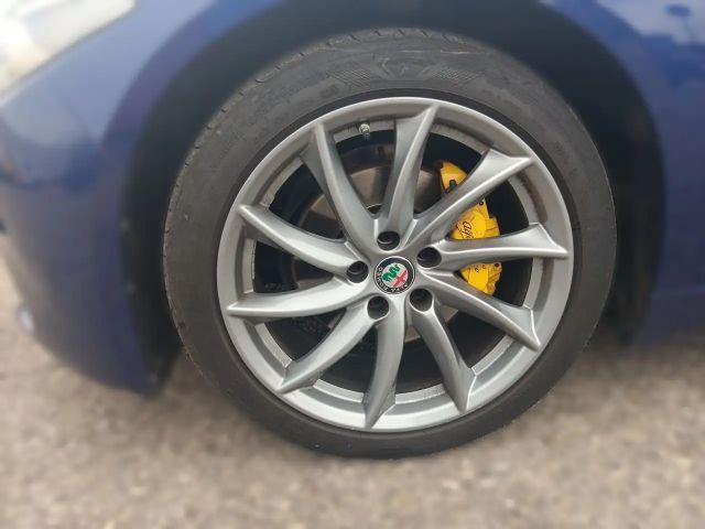 Alfa Romeo Giulia AT8