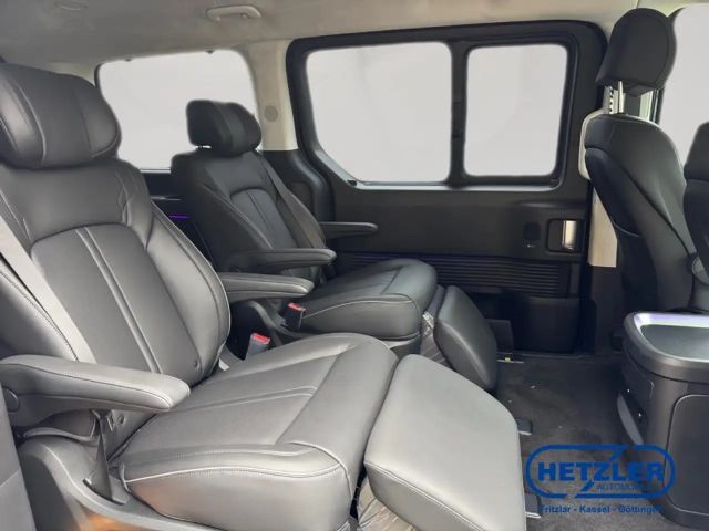 Hyundai Staria Signature