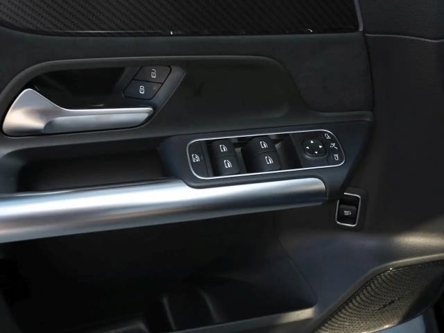 Mercedes-Benz B 180 AMG Line Sedan