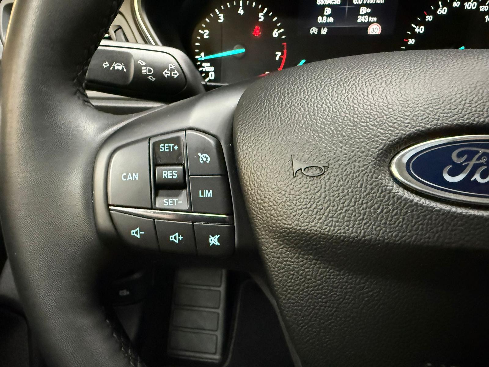 Ford Focus Tur 1.0 Titan >NAVI-LED-SHZ-TEMP-DAB-PDC+