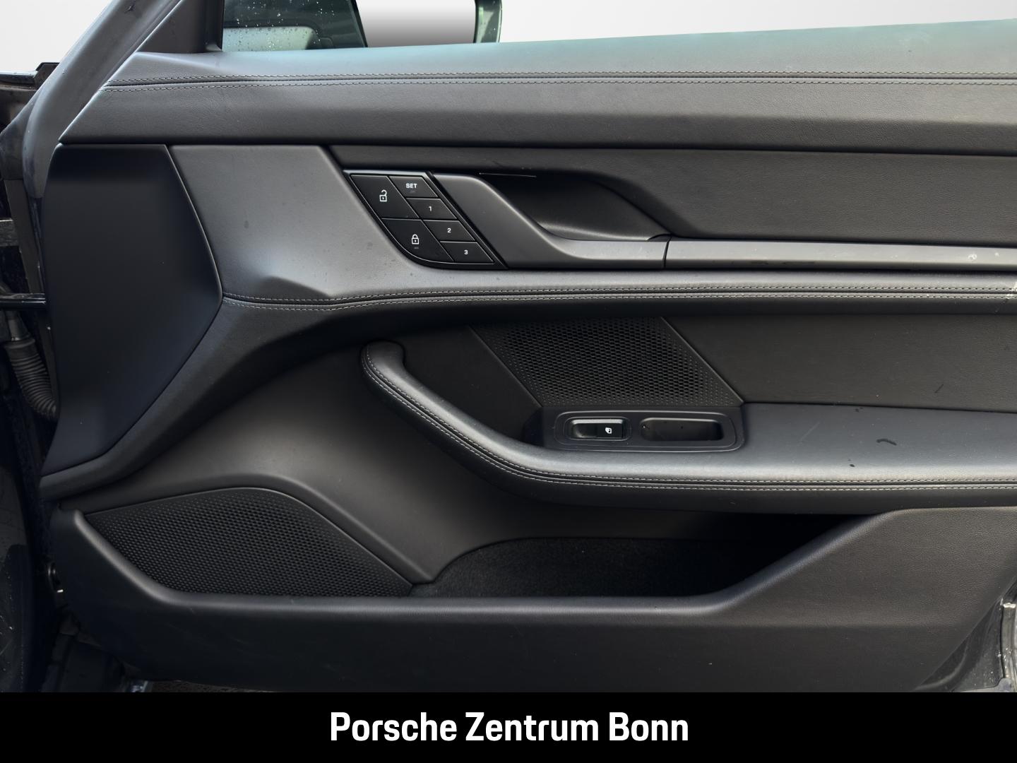 Porsche Taycan 4 Cross Turismo