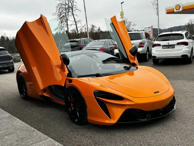 McLaren Artura Spider