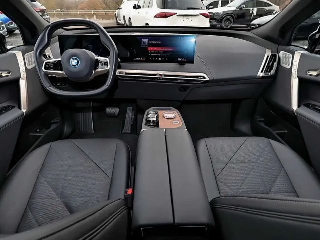 BMW M6 0 iX Pano+AHK+Sitzhzg.+LED