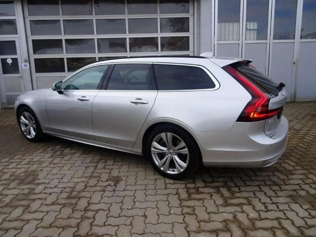 Volvo V90 Momentum