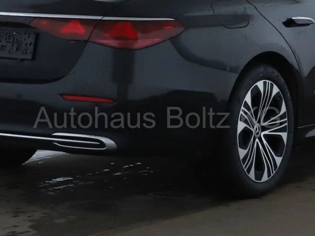 Mercedes-Benz E 200 Sedan