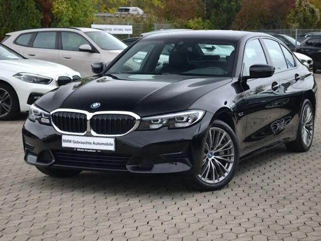 BMW 330 330e Sedan Sport Line