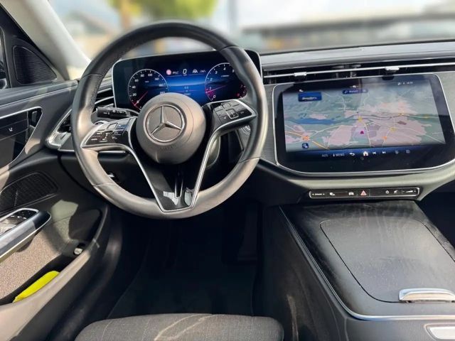 Mercedes-Benz E 200 AVANTGARDE Estate