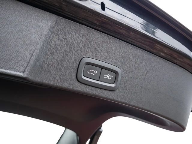 Volvo XC40 AWD Plus Recharge Twin Engine