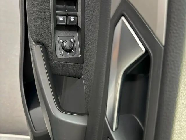 Volkswagen Touran 2,0 TDI *NAVI*ACC*AHK*PANO*PDC vo/hi*Elektr. He...