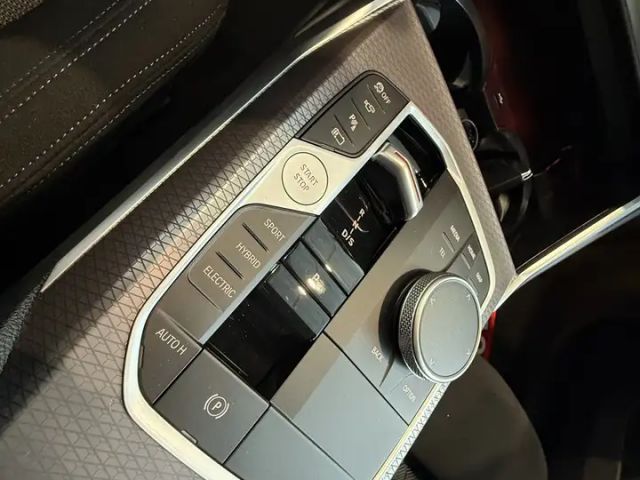 BMW 330 330e M-Sport xDrive