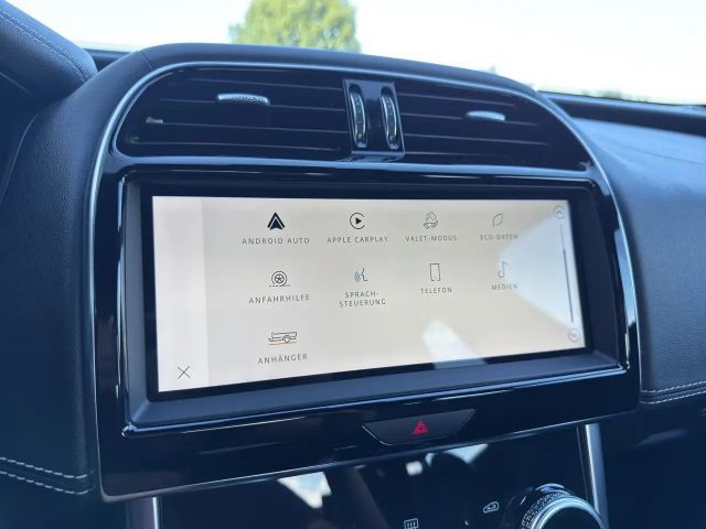 Jaguar XE AWD D200 R-Dynamic S