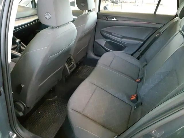 Volkswagen Golf Life Variant