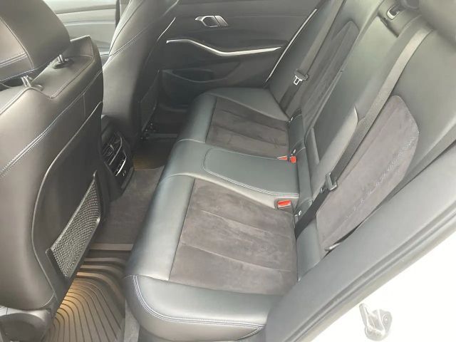 BMW 320 320e M-Sport Touring xDrive