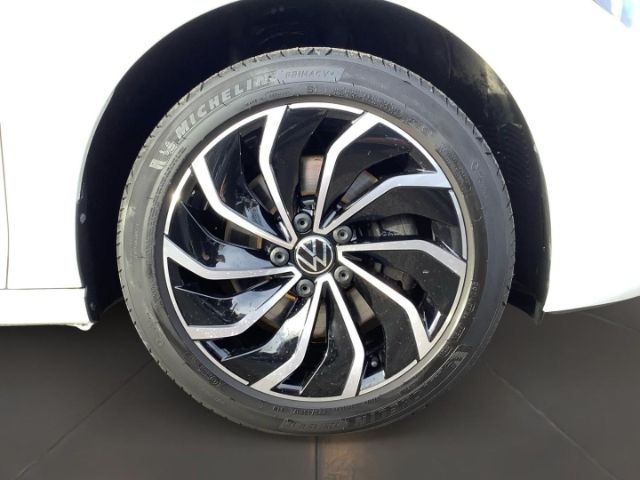 Volkswagen Golf 2.0 TSI DSG Golf VIII Style