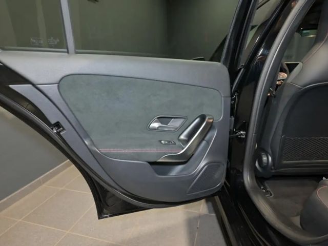 Mercedes-Benz A 250 A 250 e AMG Line