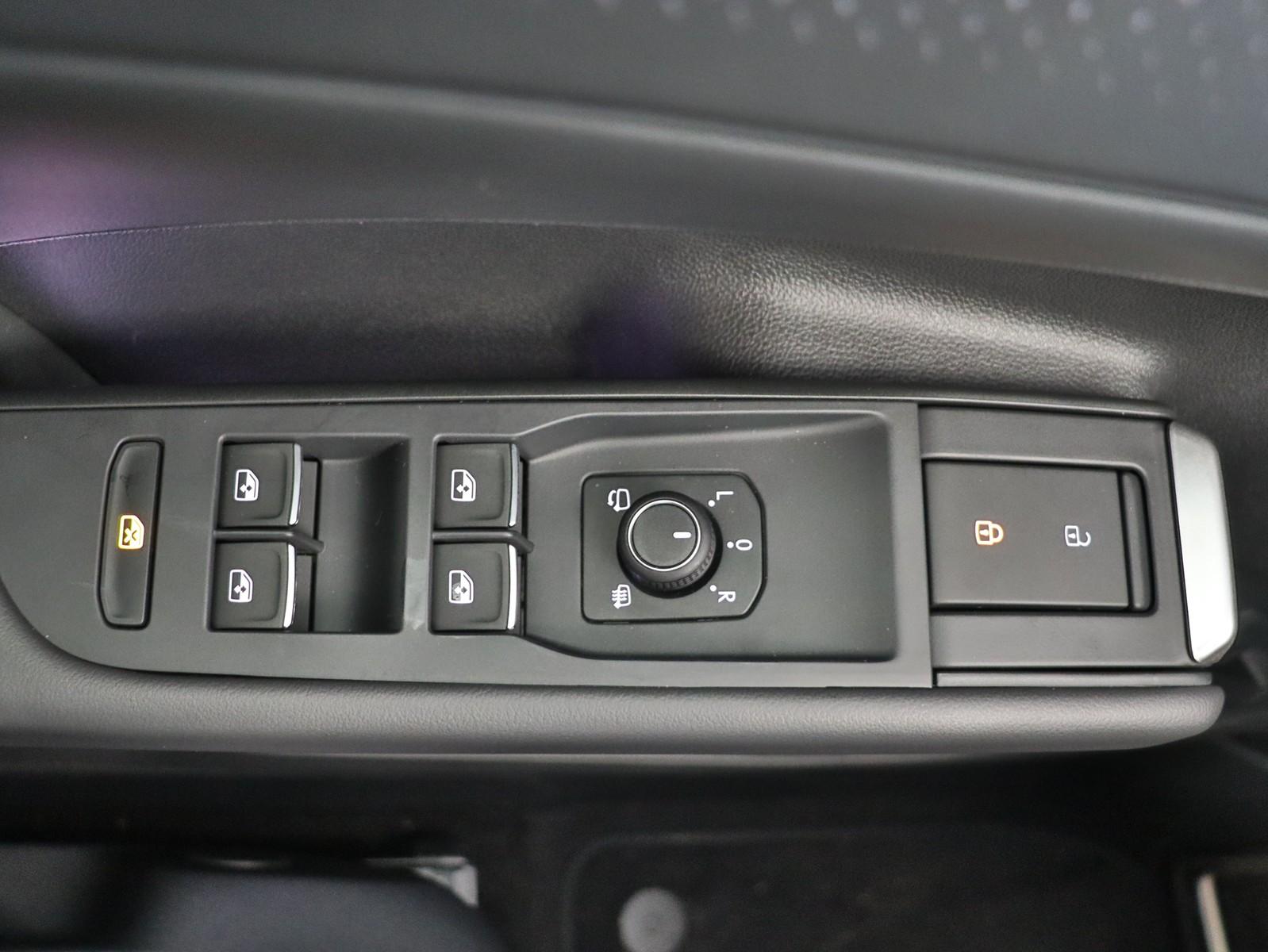 Volkswagen T-Roc 1.5 eTSI DSG R-Line