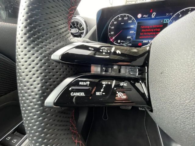 Mercedes-Benz GLA 200 AMG Line