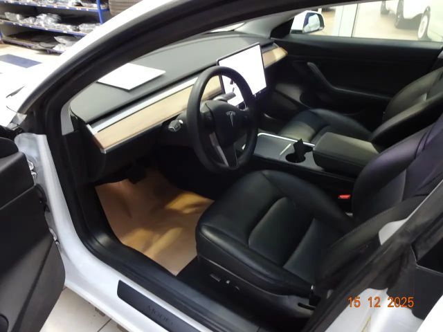 Tesla Model 3 AWD Performance