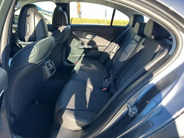 Mercedes-Benz C 200 C 200 d Sedan