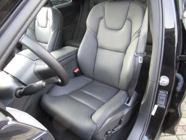 Volvo XC60 AWD Dark Plus