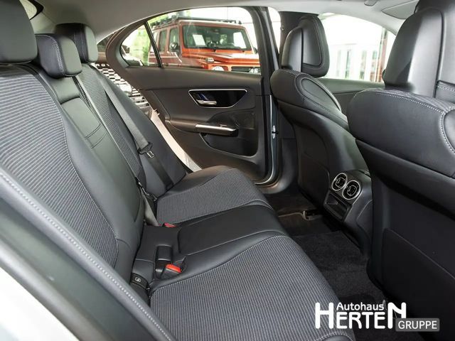 Mercedes-Benz C 180 AVANTGARDE Sedan