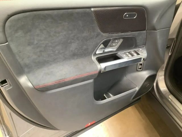 Mercedes-Benz GLB 220 4MATIC AMG Line