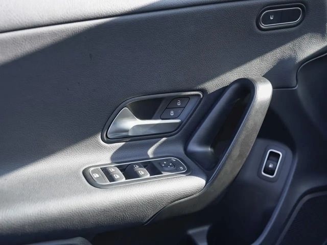 Mercedes-Benz A 250 A 250 e