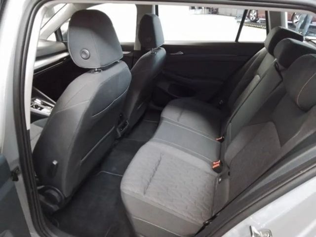 Volkswagen Golf 1.5 eTSI DSG Golf VIII