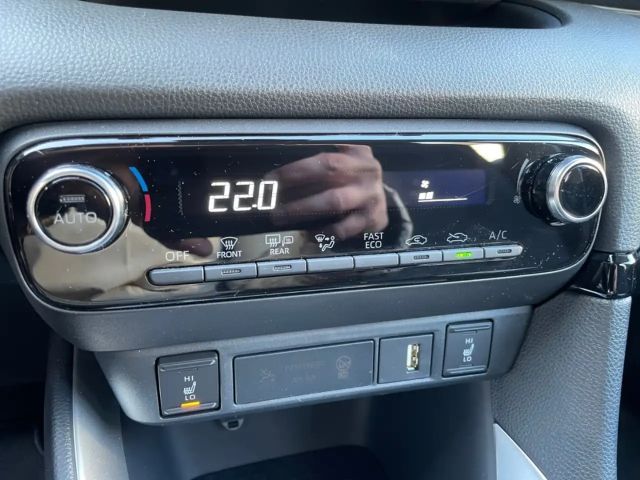 Toyota Yaris Hatchback Hybride Team D