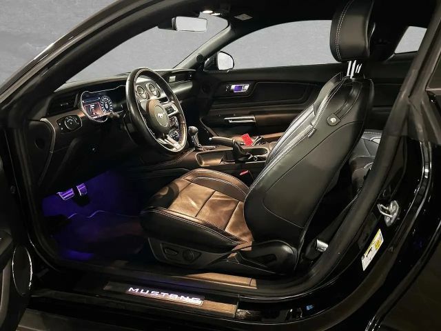 Ford Mustang Fastback GT 5.0 V8