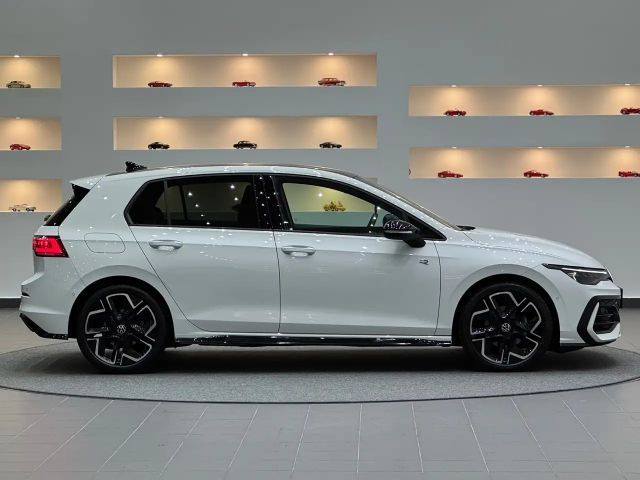 Volkswagen Golf 1.5 TSI R-Line