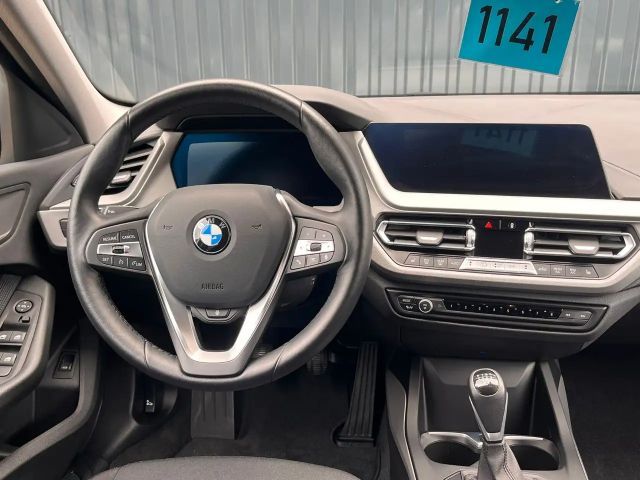 BMW 118 118i 5-deurs Sedan