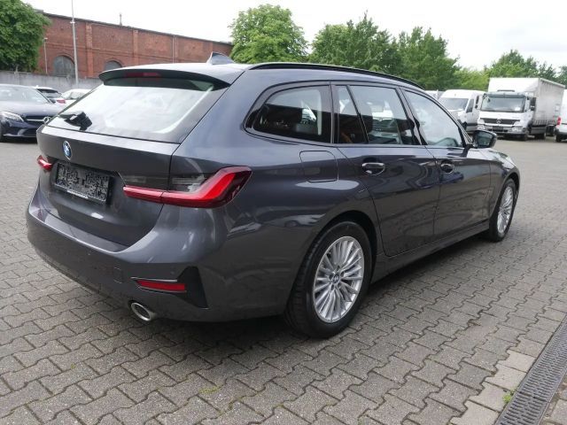 BMW 330 330i Sport Line Touring xDrive