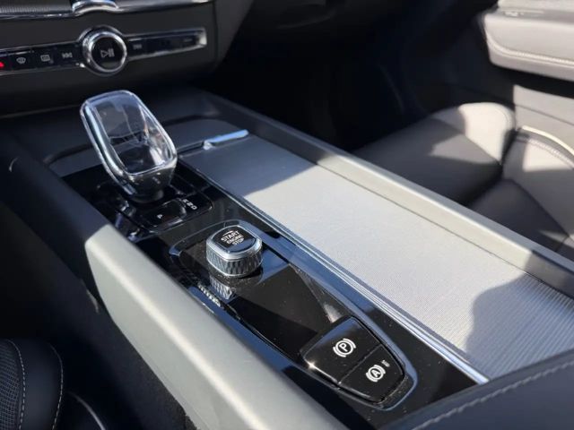 Volvo XC60 Dark Plus