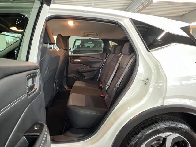 Nissan Qashqai 1.3 Connecta LED+KEYLESS+360°+ACC+VC uvm