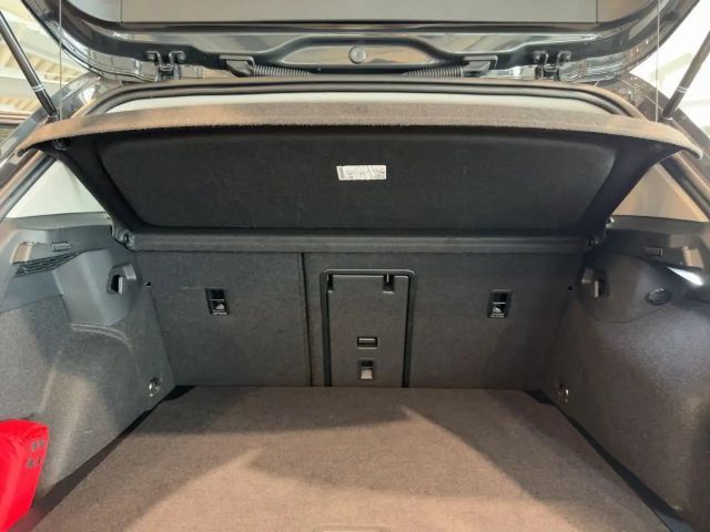 Volkswagen Golf 1.5 eTSI DSG Golf VIII Life