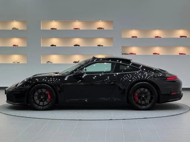 Porsche 992 Black Edition Coupé GTS