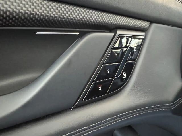 Porsche Taycan S Turbo