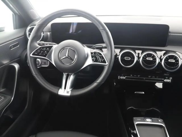 Mercedes-Benz A 180 A 180 d Progressive