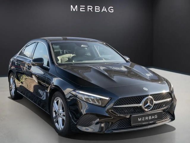 Mercedes-Benz A 200 A 200 d