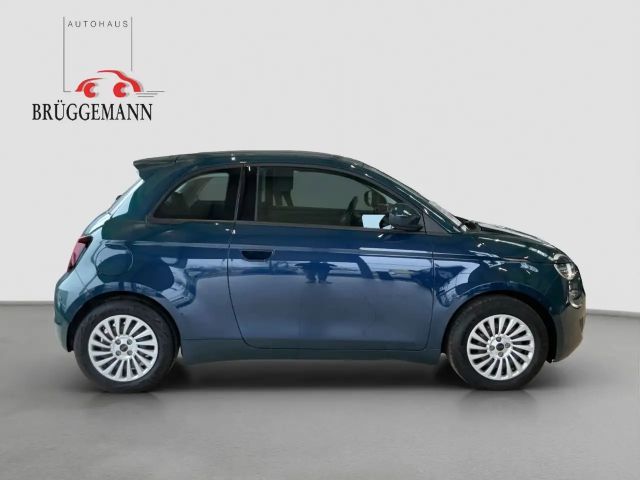 Fiat 500e Action