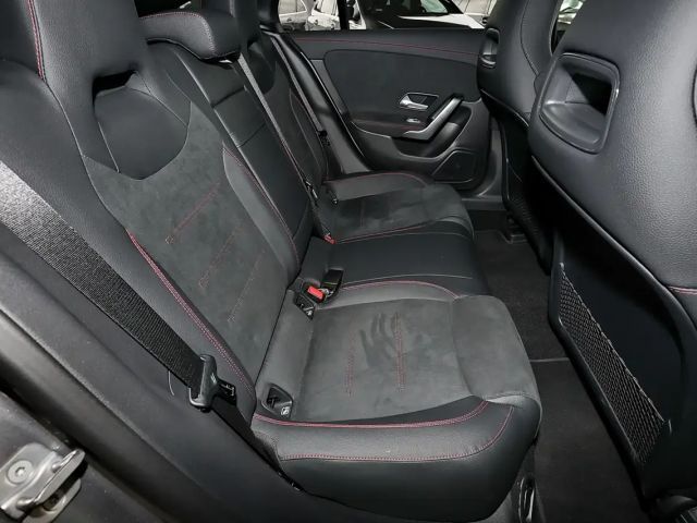 Mercedes-Benz CLA 200 AMG Line