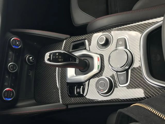 Alfa Romeo Stelvio Q4 Quadrifoglio