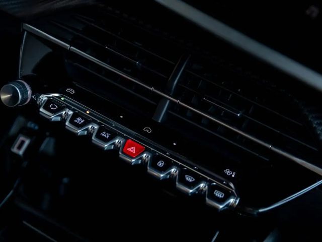 Peugeot 2008 100 PK MT6 | 360° Camera | Keyless | Dodehoekde...