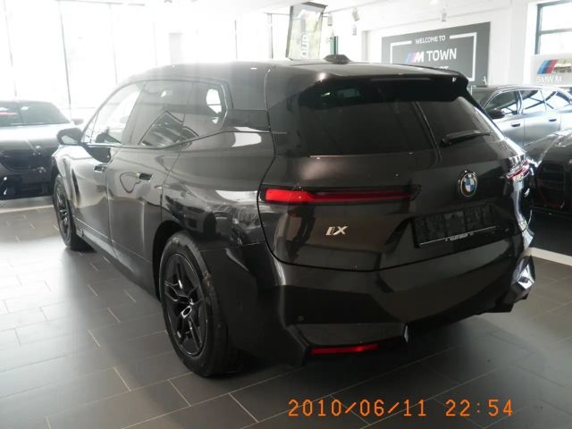 BMW iX Sedan xDrive